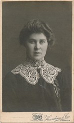S23 - Ingeborg Myklebust - Foto- Henrichsen og Co, Stavanger - IEE 1905